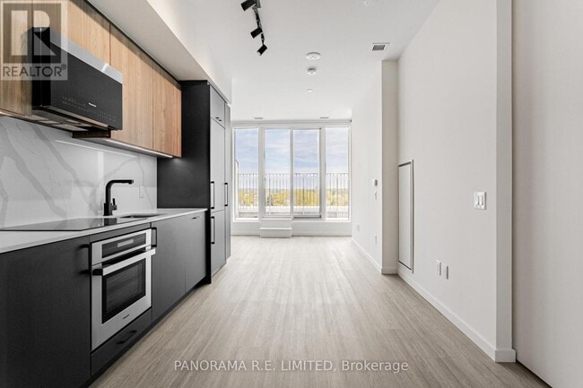 property at 689-PH689 The Queensway