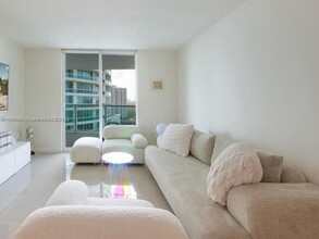 2101 Brickell Ave, Unit 1910 in Miami, FL - Building Photo - Building Photo