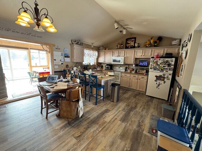 82 Stillwater Dr in Absarokee, MT - Building Photo - Building Photo