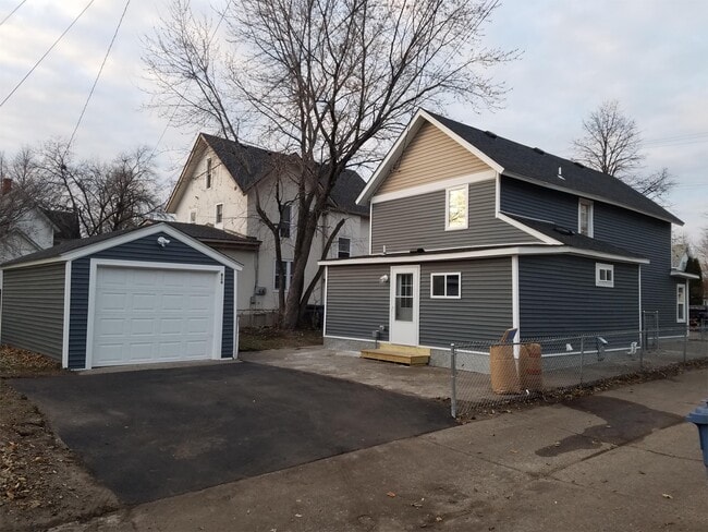 816-18 1/2 18 1/2 Ave NE in Minneapolis, MN - Building Photo - Building Photo