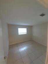 412 Conniston Rd in West Palm Beach, FL - Foto de edificio - Building Photo