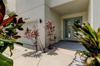 204 N Manhattan Ave in Tampa, FL - Building Photo - Building Photo