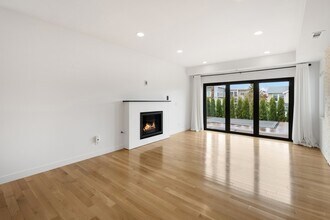 6402 106th Ave NE in Kirkland, WA - Building Photo - Building Photo