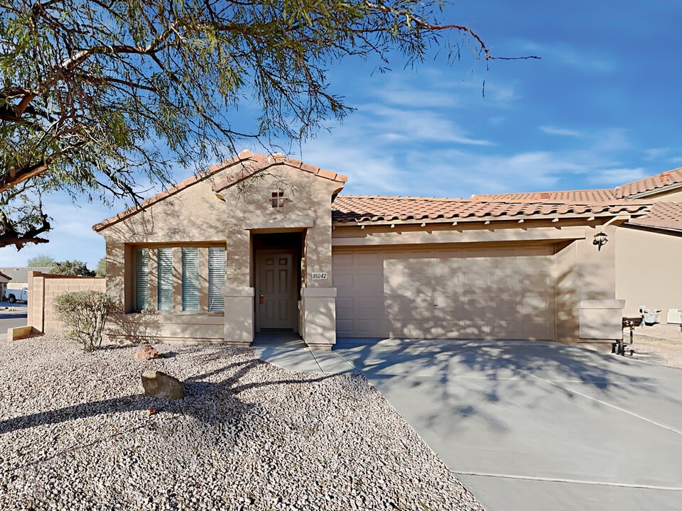 35042 N Aubrac Cir in San Tan Valley, AZ - Foto de edificio