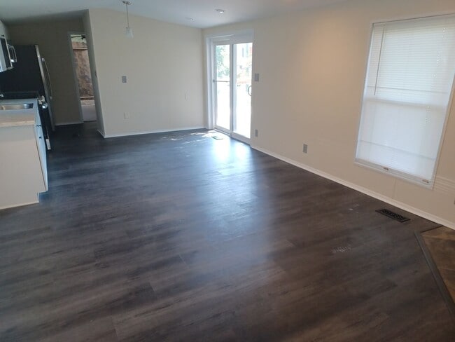 1 James St in Levittown, PA - Building Photo - Building Photo