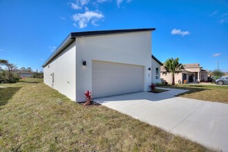 20 Magnolia Ln in Poinciana, FL - Building Photo - Building Photo