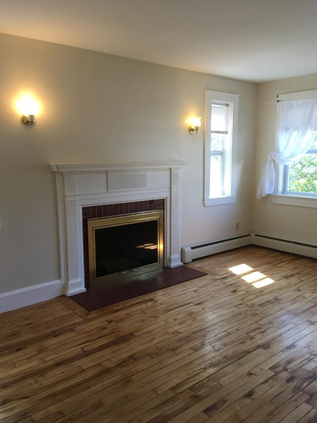 4 Queens Way, Unit # 1