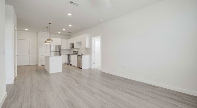 3400 Kyle Crossing in Kyle, TX - Foto de edificio - Building Photo