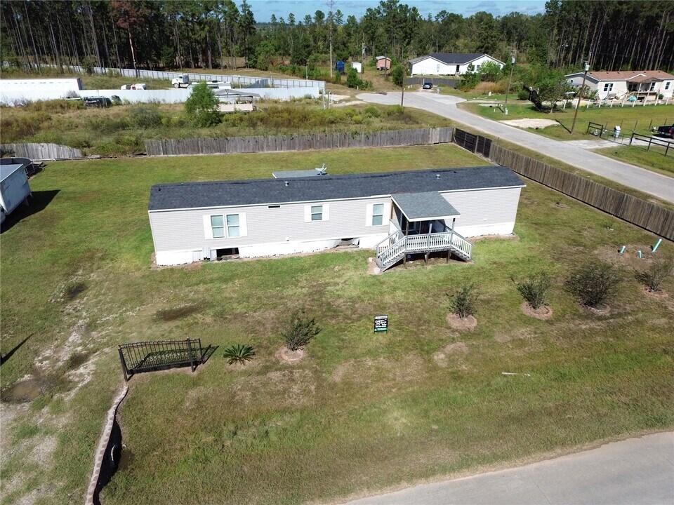 239 Road 5027 Rd in Cleveland, TX - Building Photo