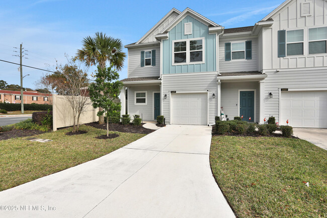 1605 Pottsburg Point Dr in Jacksonville, FL - Foto de edificio - Building Photo