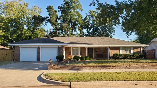 1207 Greenbriar Ct in Norman, OK - Building Photo - Building Photo