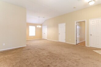 512 SW 38th Terrace in Moore, OK - Building Photo - Building Photo