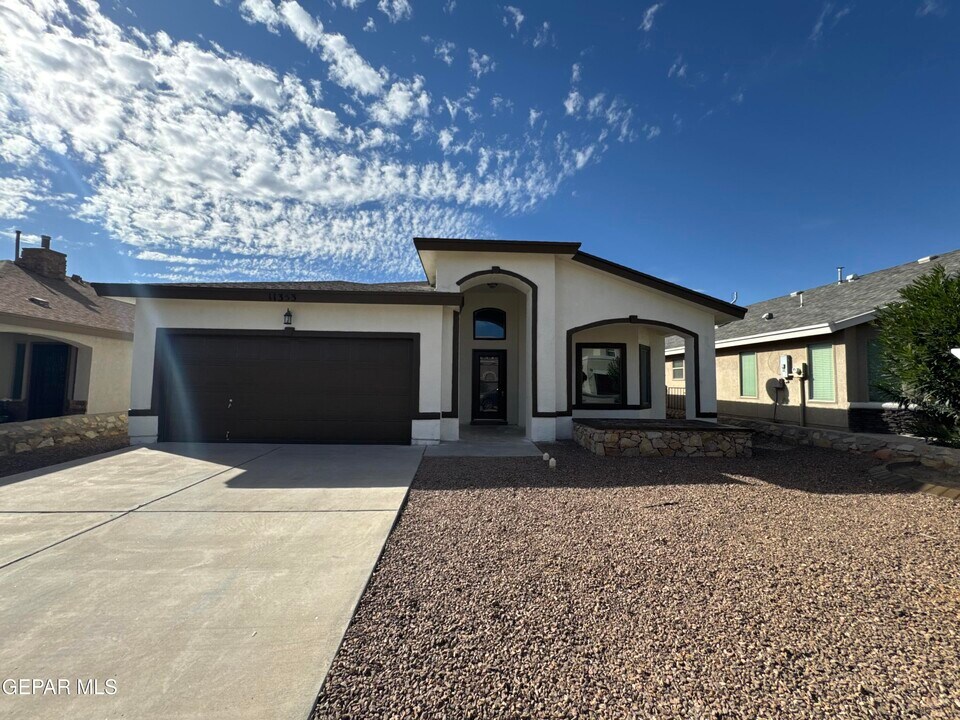 11353 Bullseye St in El Paso, TX - Foto de edificio