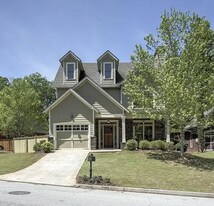 2555 Hazel Dr SE in Atlanta, GA - Building Photo