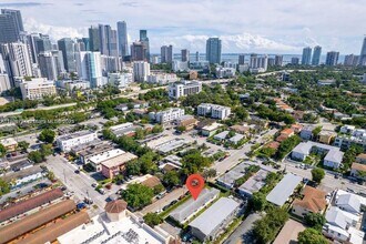900 SW 5th Ave in Miami, FL - Building Photo - Building Photo