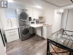 7 Foxwarren Dr in Toronto, ON - Building Photo - Building Photo