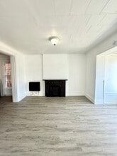 73 Saratoga Ave in Waterford, NY - Foto de edificio - Building Photo