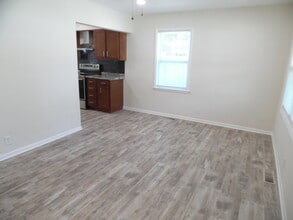 1573 Biscayne Dr in Hamilton, OH - Building Photo - Building Photo