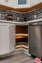 1237 S Holt Ave in Los Angeles, CA - Building Photo - Building Photo