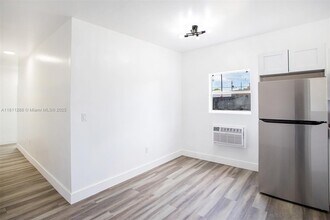 2424 NW 7th Ct in Miami, FL - Building Photo - Building Photo