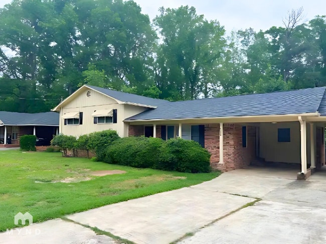 property at 1330 Oakdale Dr