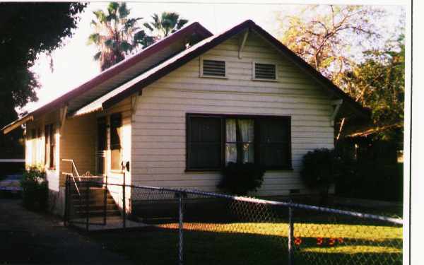 612 E Olive Ave in Monrovia, CA - Building Photo