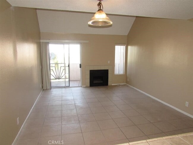 450 E 4th St, Unit 437 in Santa Ana, CA - Building Photo - Building Photo