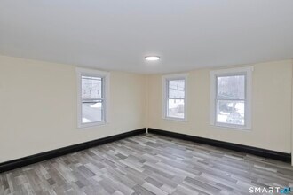 47 Maple Ave in Enfield, CT - Building Photo - Building Photo