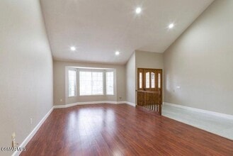 382 Rockedge Dr in Oak Park, CA - Building Photo - Building Photo