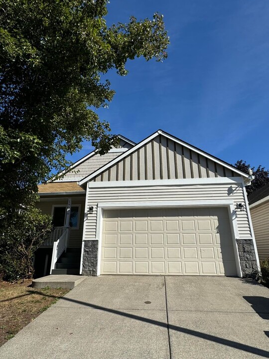 19036 Webster Ave in Sandy, OR - Foto de edificio