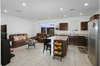 1052 SE 23rd Ave in Homestead, FL - Building Photo - Building Photo