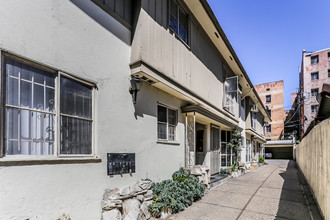 8 Unit APT in Los Angeles, CA - Building Photo - Building Photo