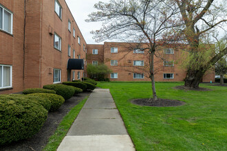 Mayland Manor Apartments in Mayfield Heights, OH - Building Photo - Building Photo