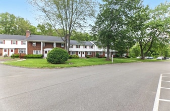 62 Brandywine Ln in Suffield, CT - Building Photo - Building Photo