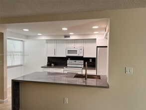 4878 NW 97th Pl in Doral, FL - Building Photo - Building Photo