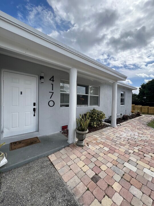 4170 NE 15th Ave, Unit 1 in Pompano Beach, FL - Foto de edificio