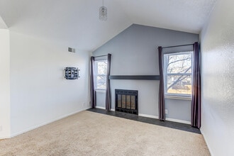 2 Acoma St, Unit 2 Acoma Unit 6 in Denver, CO - Foto de edificio - Building Photo