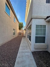 7621 Lookout Hill St in Las Vegas, NV - Building Photo - Building Photo