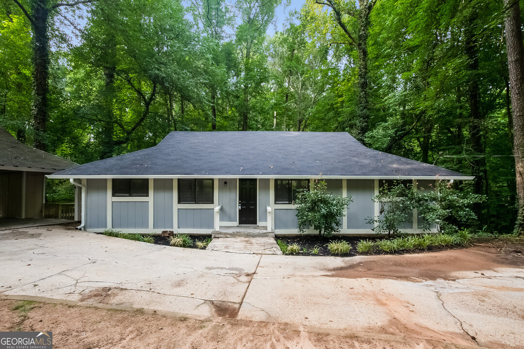 2628 Lakeshore Dr in College Park, GA - Building Photo