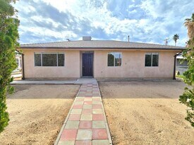 72203 Sun Valley Dr in Twentynine Palms, CA - Building Photo