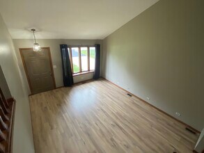 2021 Kirschoff Ave in Melrose Park, IL - Building Photo - Building Photo