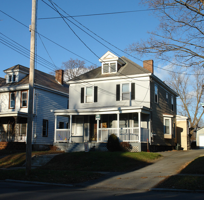 1437 Rugby Rd in Schenectady, NY - Foto de edificio - Building Photo