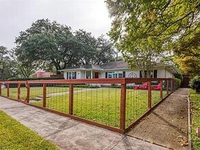 6356 Woodcrest Ln in Dallas, TX - Building Photo - Building Photo