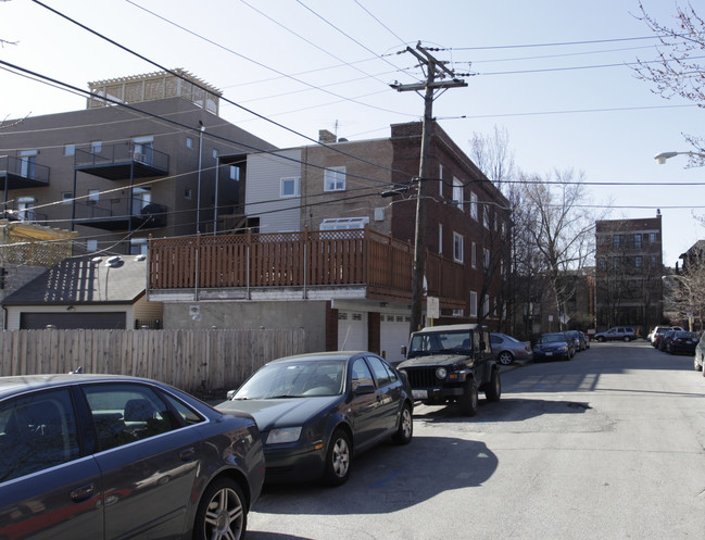 3013 Waterloo Ct in Chicago, IL - Foto de edificio - Building Photo