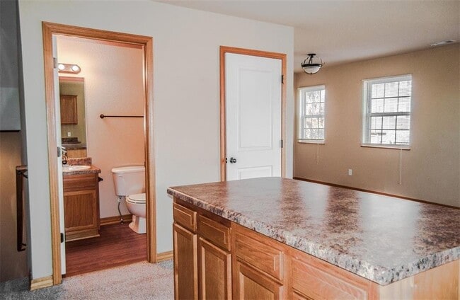 2866 W Hillshire Dr in Fayetteville, AR - Building Photo - Building Photo