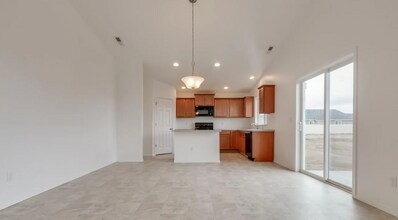 2245 N Mountain Ash Ave in Kuna, ID - Building Photo - Building Photo