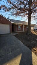 8213 E Norman St in Broken Arrow, OK - Foto de edificio - Building Photo