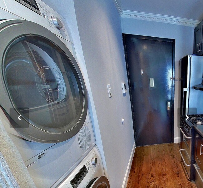 E. 102nd St in New York, NY - Building Photo - Building Photo