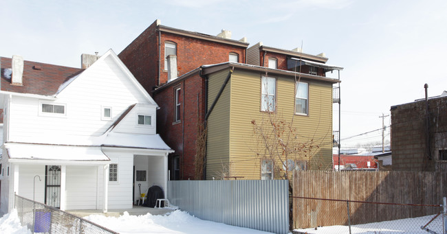 1402 4th Ave in Coraopolis, PA - Foto de edificio - Building Photo