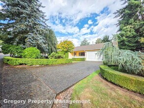 4155 West Lake Sammamish Pkwy NE in Redmond, WA - Building Photo - Building Photo